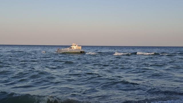 Antalya'da denizde mahsur kalan 5 kişi kurtarıldı