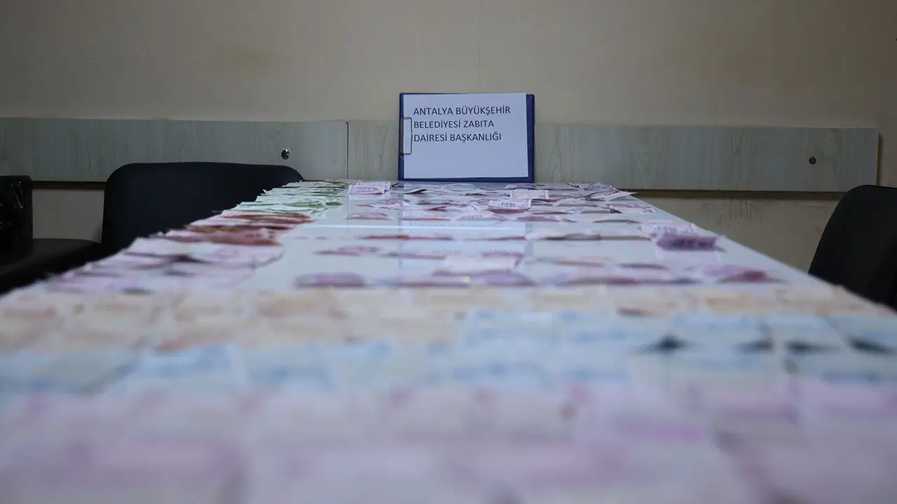 Antalya'da Dilenciden 17 Bin Lira Çıktı