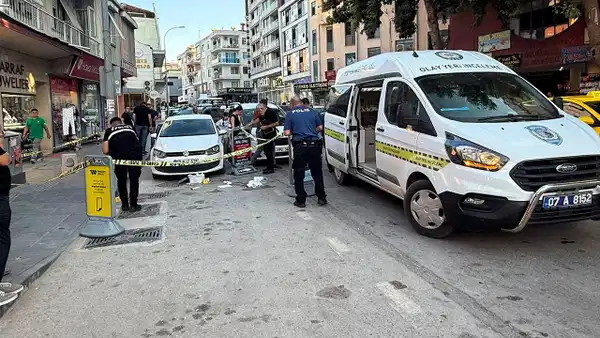 Antalya'da doğum günü sürprizi kanlı bitti: Pastayla giderken silahlı saldırıya uğradı
