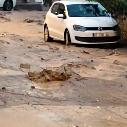 Antalya Elmalı'da sel: Cadde ve sokaklar göle döndü