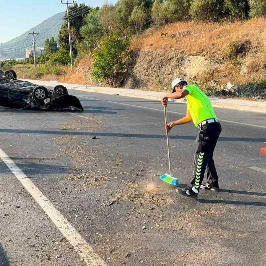 Antalya Gazipaşa'da Otomobil Takla Atıp Palmiye Ağacına Çarptı: Sürücü Yaralandı
