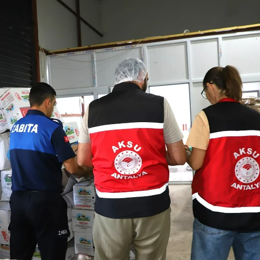 Antalya'da Sağlıksız Gıda Operasyonu: 1 Ton Ürün Ele Geçirildi