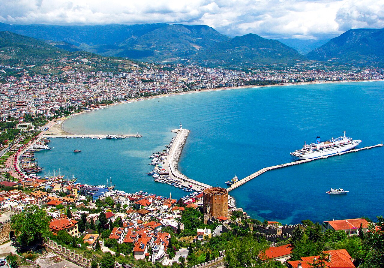 Antalya'da Hazine Taşınmazı Usulsüz Devri Soruşturması: 27 Gözaltı