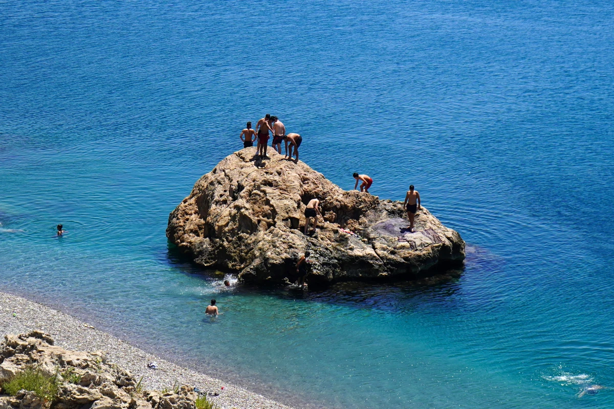 Antalya'da Hissedilen Sıcaklık 44 Dereceyi Aştı