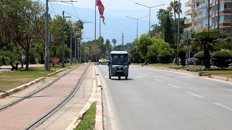 Antalya'da Hissedilen Sıcaklık 47 Dereceyi Buldu