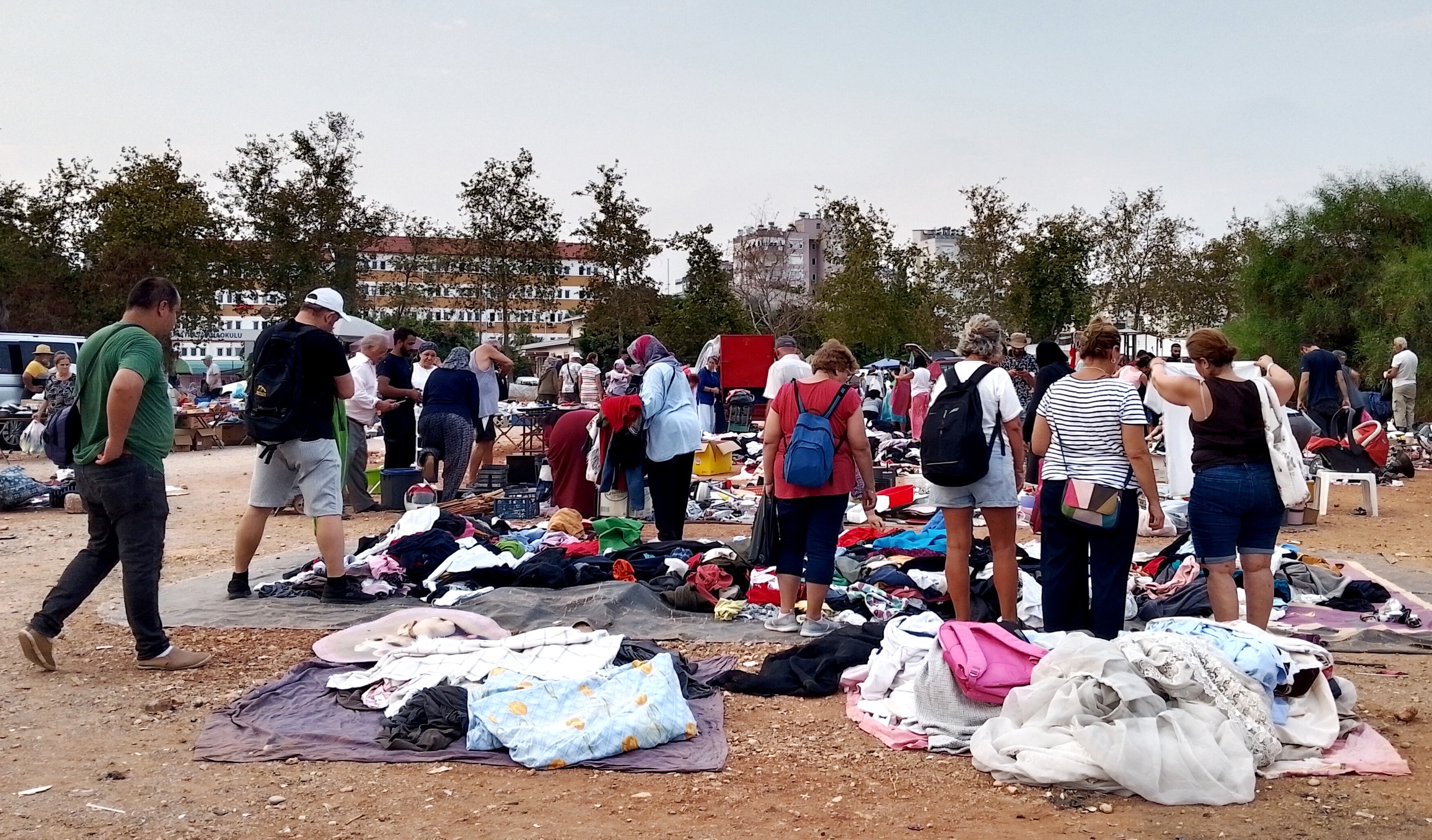 Antalya'da İkinci El Pazarı Hareketli: Uygun Fiyata Her Şey Var