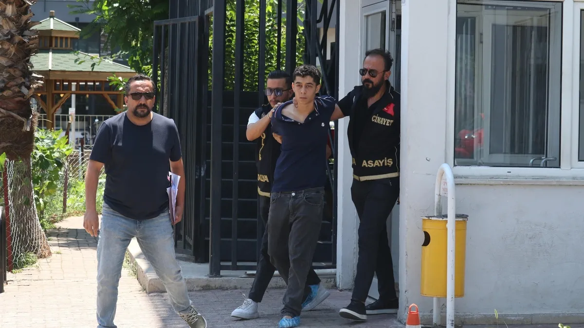 Antalya'da kardeşinin saldırısında yaralanan Kübra Doğan hayatını kaybetti