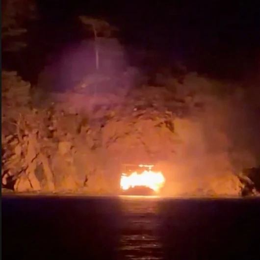 Antalya'da Koyda Demirli Tekne Kül Oldu