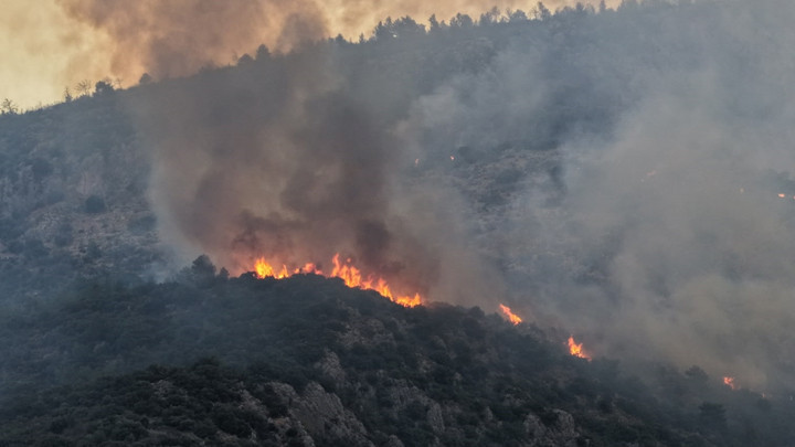Antalya Kaş'taki yangın söndürme çalışmaları ikinci günde devam ediyor