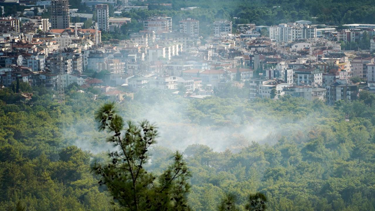 Antalya Kepez'de Orman Yangını: Havadan ve Karadan Müdahale Sürüyor