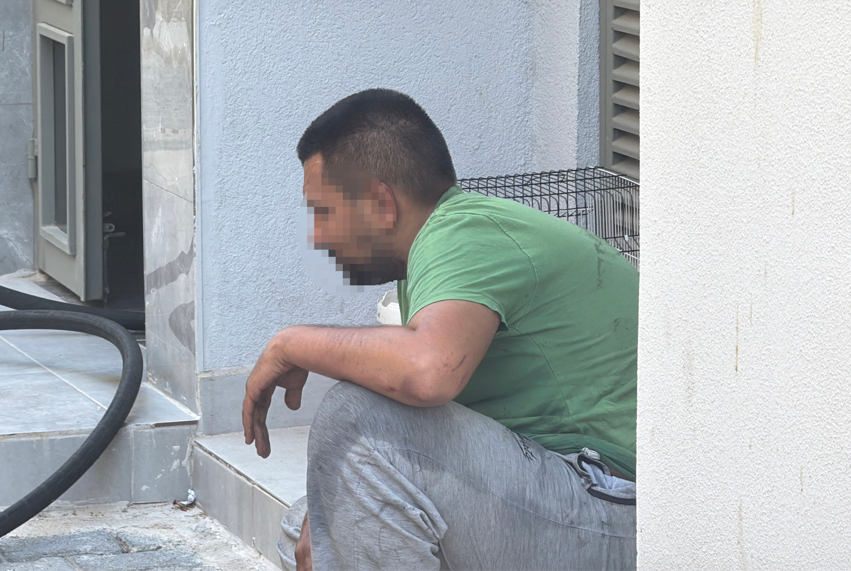 Antalya'da kumanda kavgası: Odayı ateşe verdi