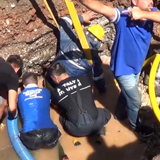 Antalya Kumluca'da su borusu tamiri sırasında göçük: İşçi 1.5 saatte kurtarıldı