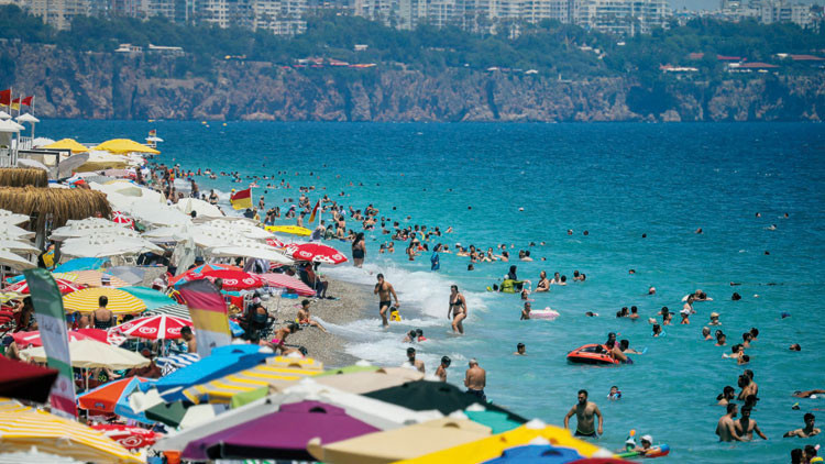 Antalya Mavi Bayrak'ta Dünya Birincisi: 233 Plaj Ödüllendirildi