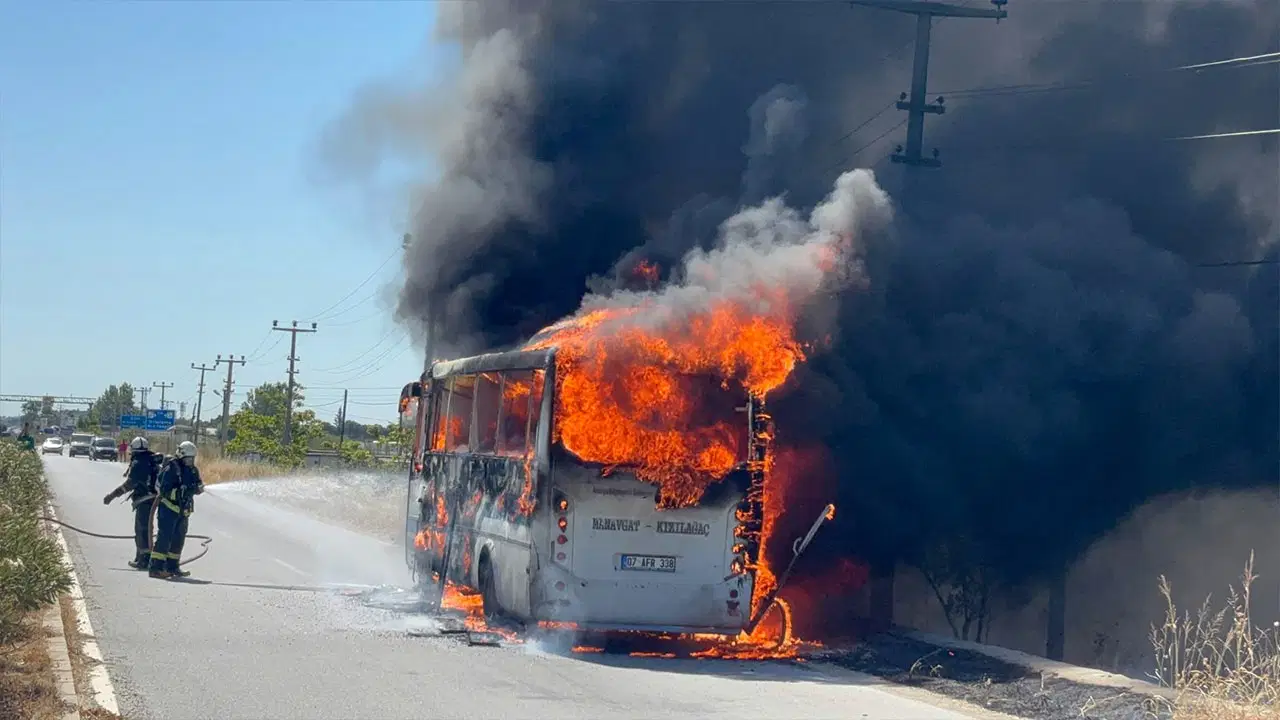 Antalya'da Midibüs Yangını: Sürücü 'Kapılar Kapalıydı' Dedi