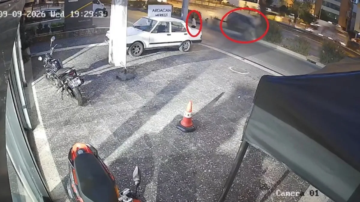 Antalya'da Takla Atan Otomobilin Motoru Fırladı: O Anlar Kamerada