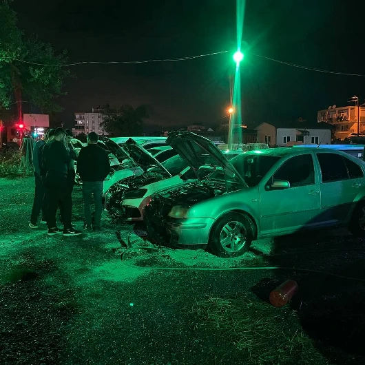 Antalya'da Otomobil Galerisi Kundaklandı: 6 Araç Kullanılamaz Hale Geldi