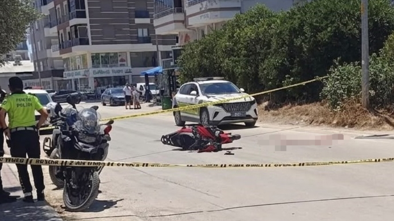 Antalya'da otomobil-motosiklet çarpıştı: Sürücü hayatını kaybetti