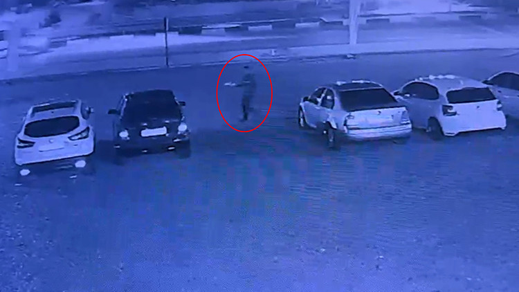 Antalya Serik'te oto galeride 6 araç kundaklandı