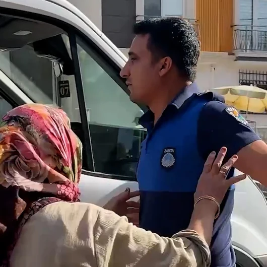 Antalya'da Seyyar Satıcılar Zabıtaya Direndi