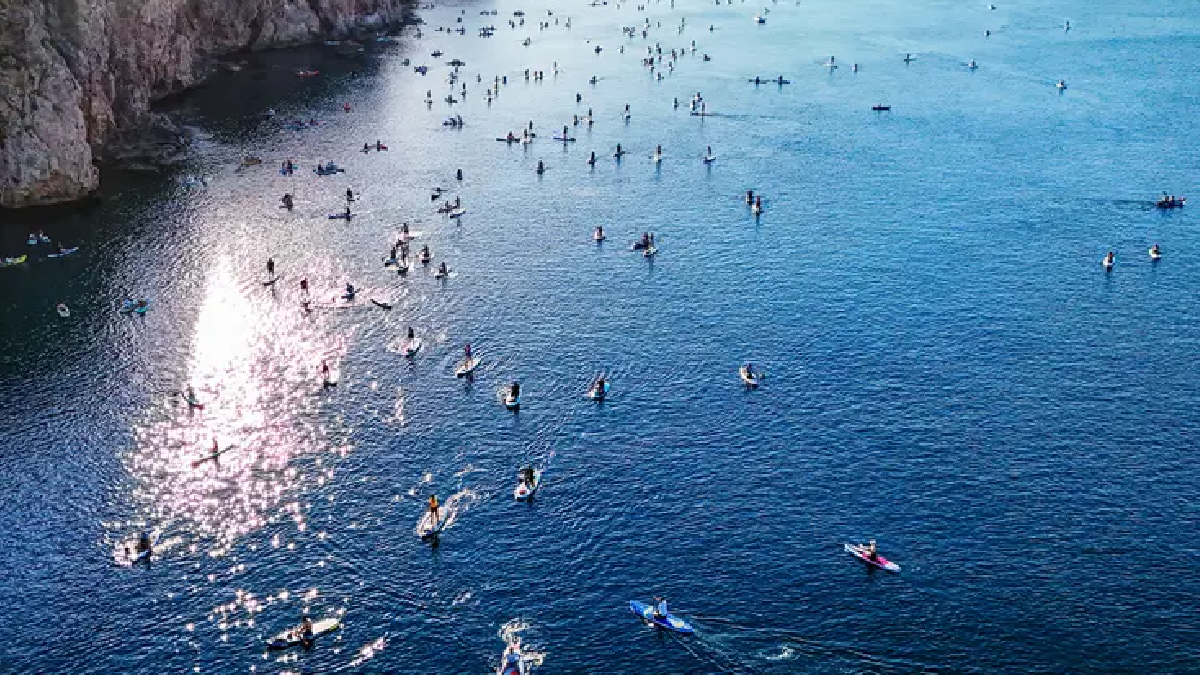 Antalya'da SUP akımı: Sabah 5'te sahilde yüzlerce kişi