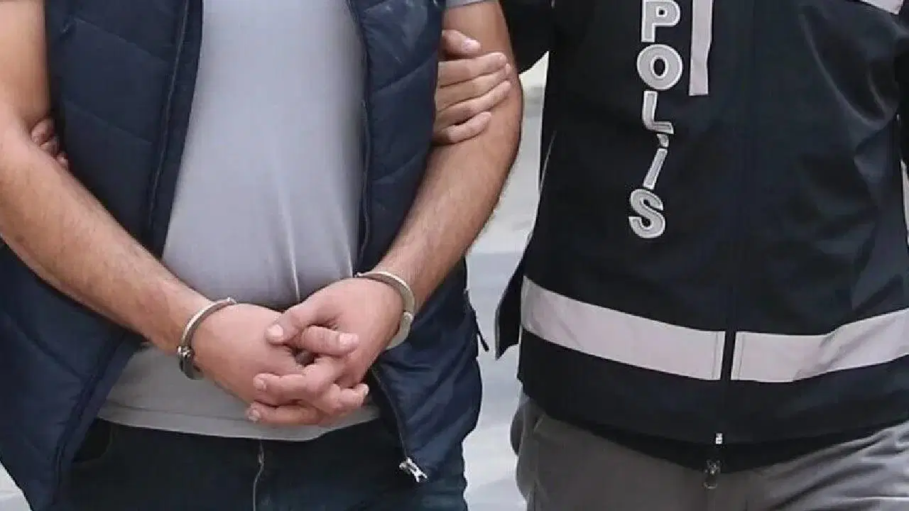 Antalya'da Tatildeki Gurbetçi Cumhurbaşkanına Hakaretten Tutuklandı