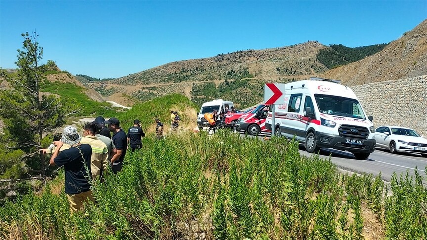 Antalya'da uçuruma yuvarlanan otomobilde 5 kişi öldü