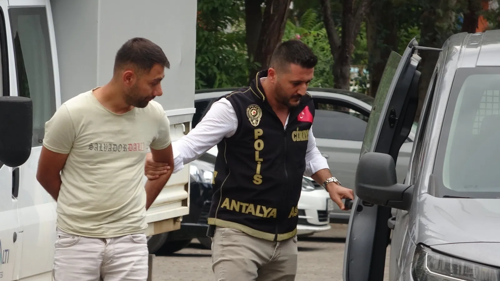 Antalya'da Vahşet: Darbedip Kaynar Su Döktü, Tutuklandı