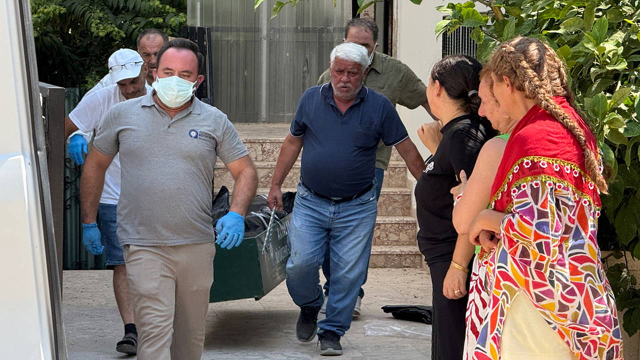 Antalya'da yalnız yaşayan adam evinde ölü bulundu, kokudan şüphelendiler