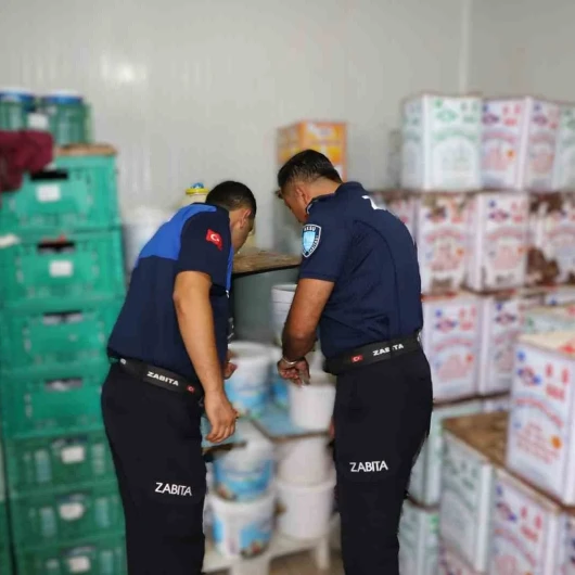 Antalya'da 15 Ton Tarihi Geçmiş Süt Ürünü Ele Geçirildi