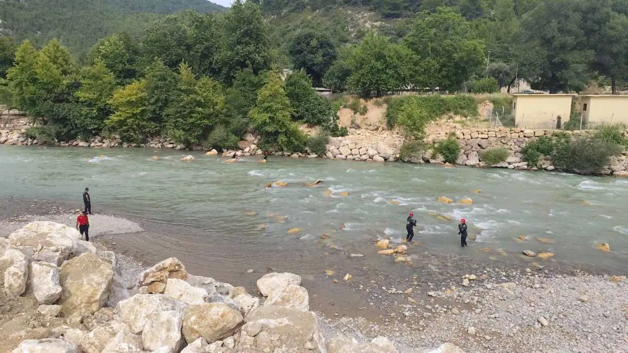 Antalya'da çayda kaybolan Ahmet için arama çalışmaları sürüyor