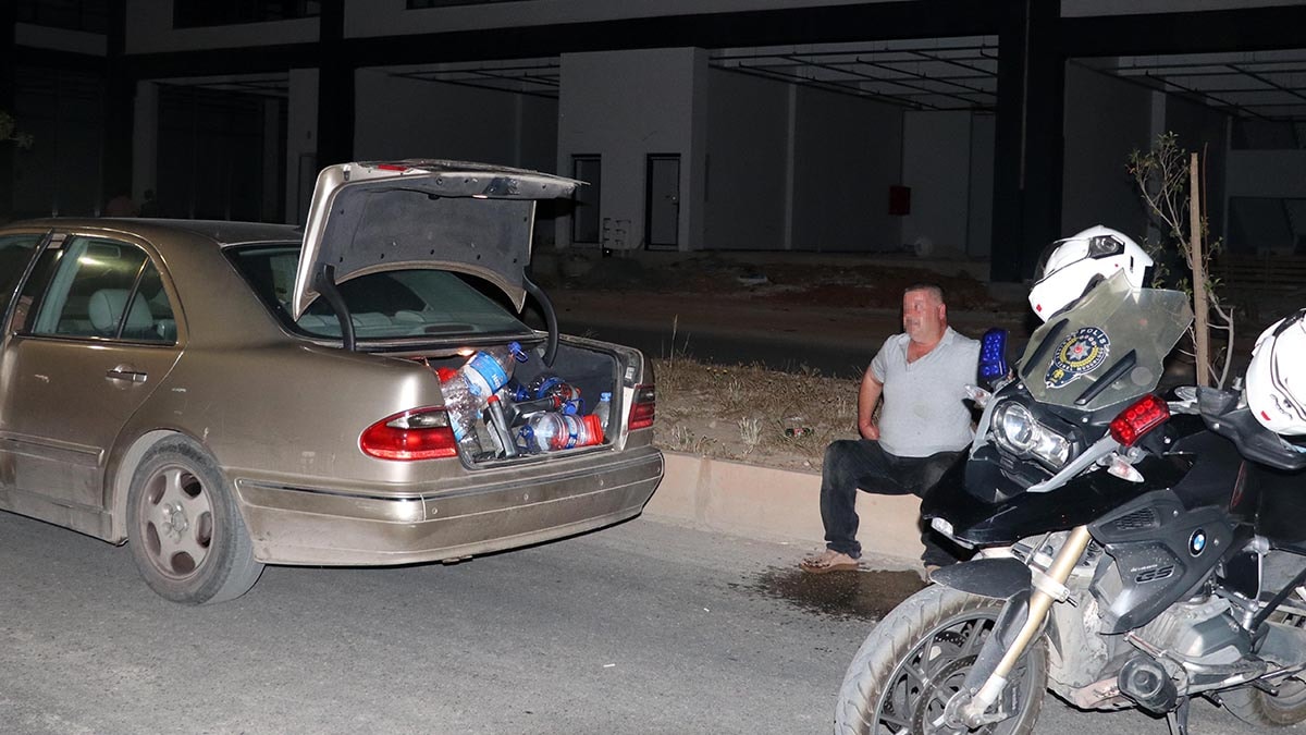 Antalya'da Ehliyetsiz Sürücü Polisten Kaçtı, Yakalanınca 'Benim Hatam' Dedi