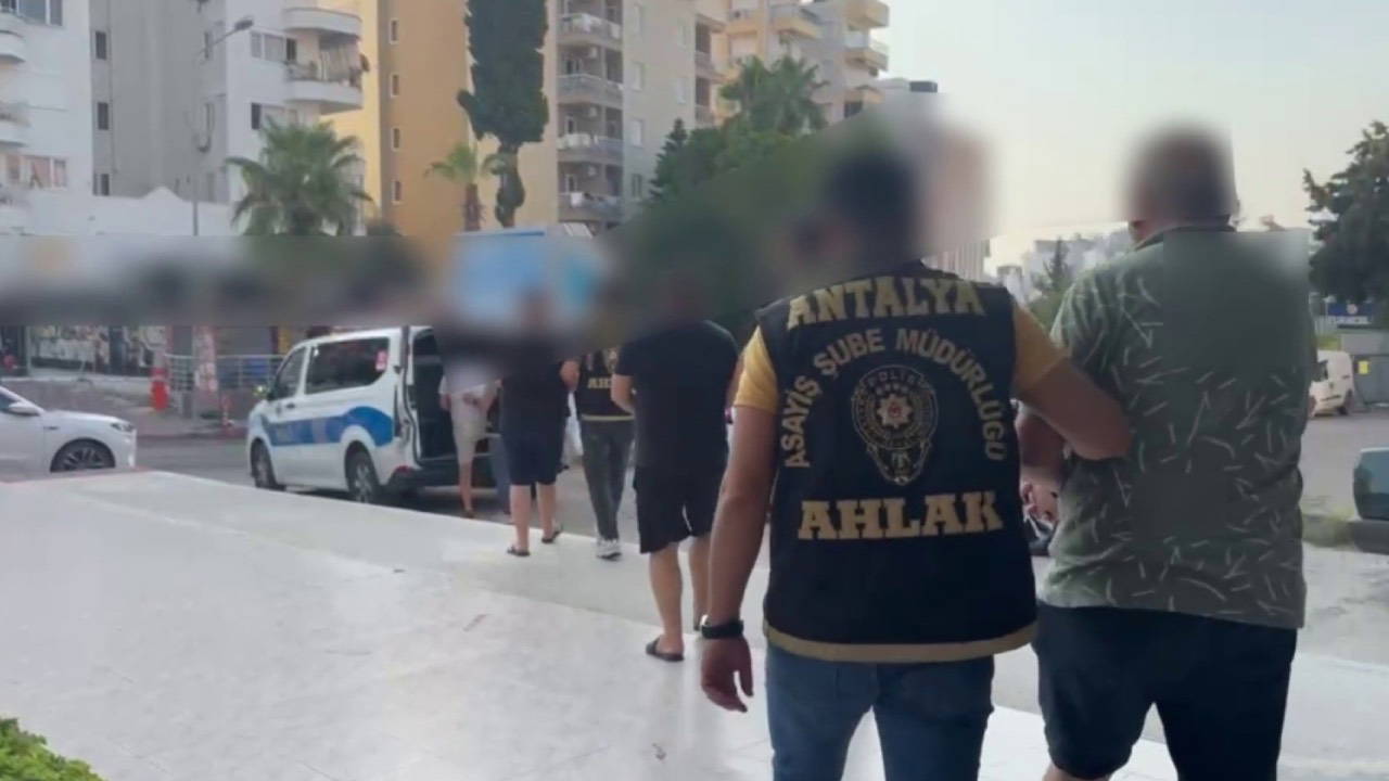 Antalya'da fuhuş operasyonu: 5 kişi tutuklandı, 14 kadın kurtarıldı