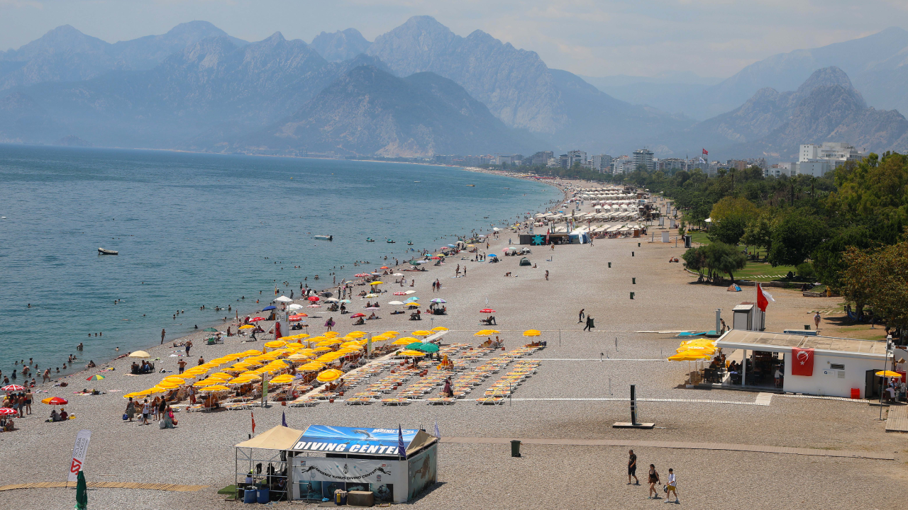 Antalya'da Hissedilen Sıcaklık 47 Dereceye Ulaştı