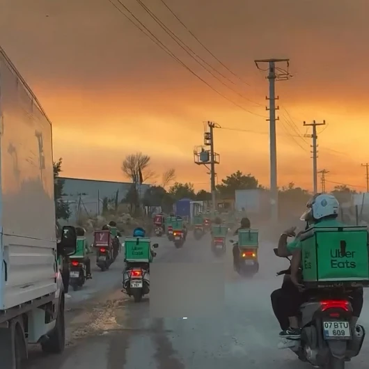 Antalya'da Motokuryelerden Orman Yangınına Destek