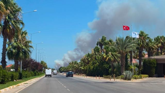 Antalya'da orman yangını: Kepez ilçesinde alevlere müdahale sürüyor