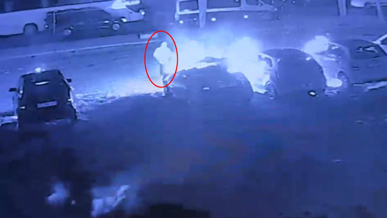Antalya'da Oto Galeri Kundaklama: 6 Araç Kullanılamaz Hale Geldi