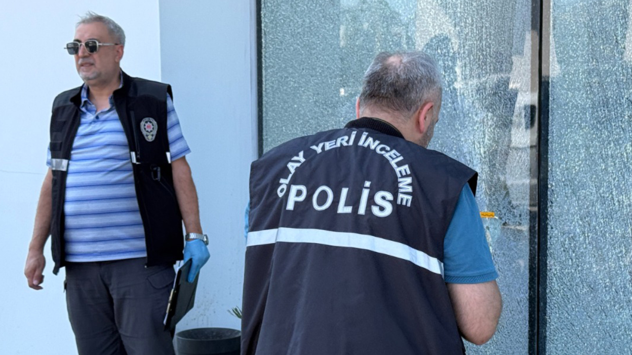 Antalya'da Oto Galeriye Silahlı Saldırı: 2 Yaralı