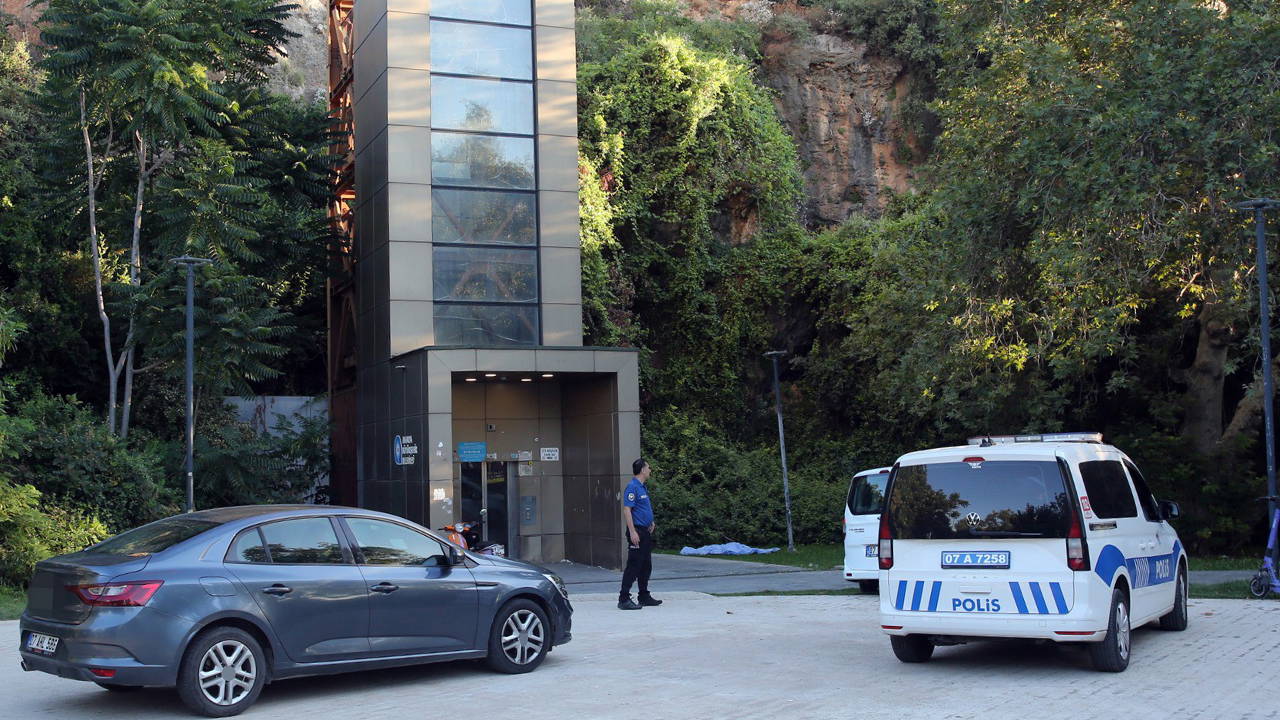 Antalya'da Panoramik Asansörden Düşen Kişi Hayatını Kaybetti