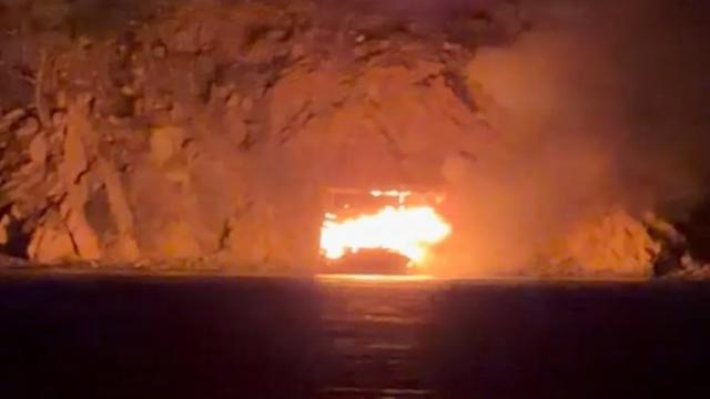 Antalya'da tur teknesi alevlere teslim oldu