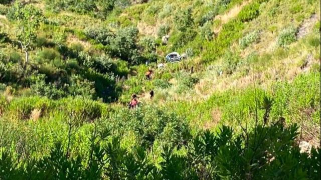 Antalya'da uçuruma yuvarlanan araçta 5 kişi hayatını kaybetti