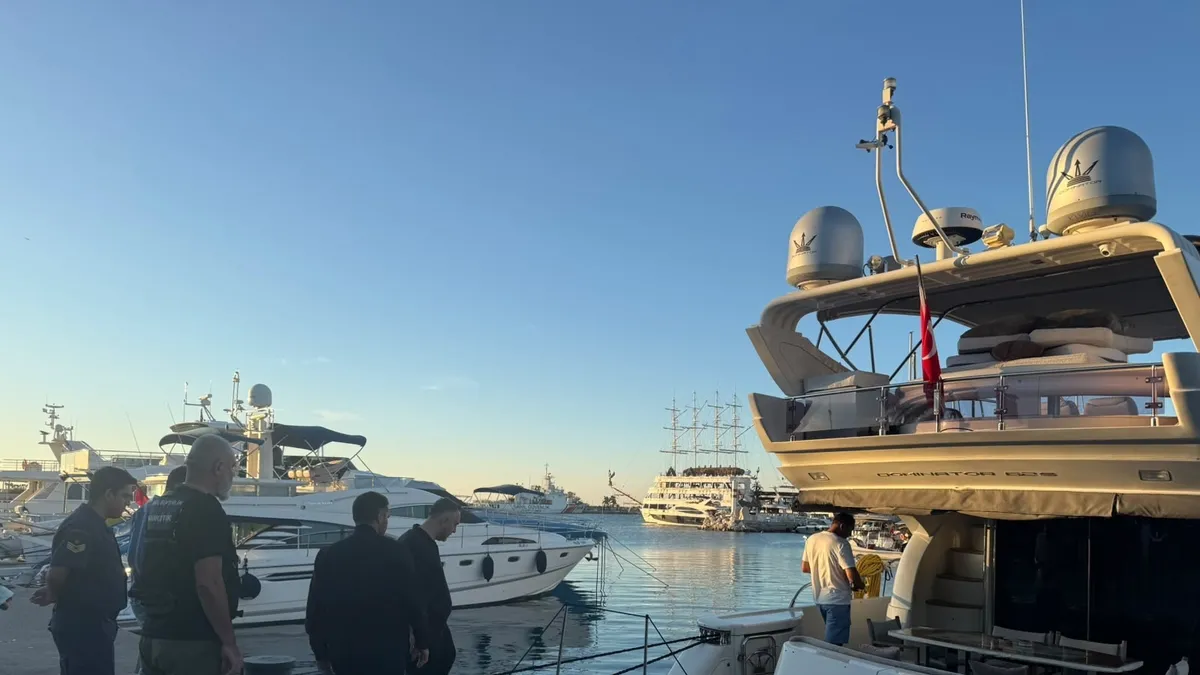 Antalya'da Uyuşturucu ve Fuhuş Operasyonu: Muhittin Böcek ve Oğlu Gözaltında