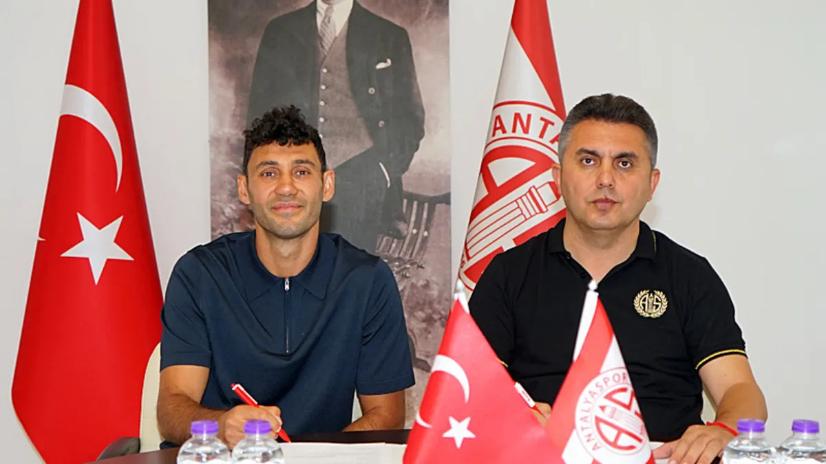 Antalyaspor, kaptan Veysel Sarı'nın sözleşmesini uzattı