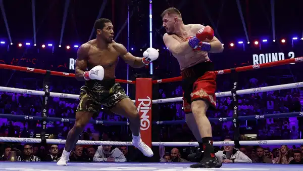 Anthony Joshua İnanılmaz Geri Dönüşle Prenga'yı Nakavt Etti