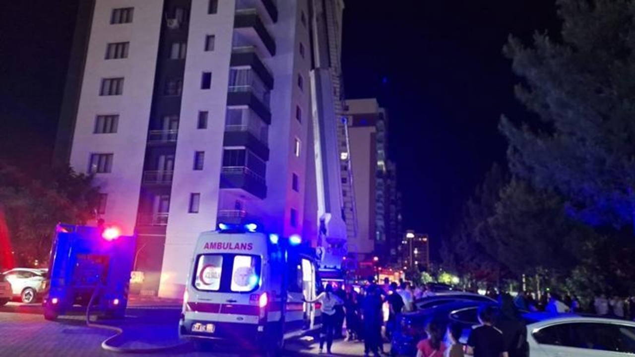 Apartmanın Havalandırma Boşluğunda Yangın Paniği