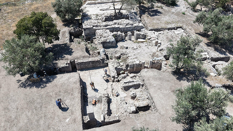 Apollon Smintheus'ta Roma Hamamı'nın Soğuk Havuzları Gün Yüzünde