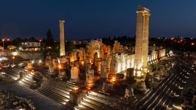 Apollon Tapınağı gece müzeciliğiyle akşamları da ziyaretçilerini ağırlıyor