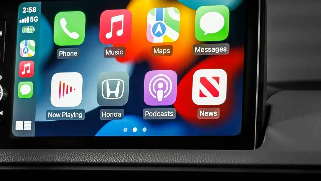 Apple CarPlay'e Siri Gelmeden Meta AI Desteği Eklendi