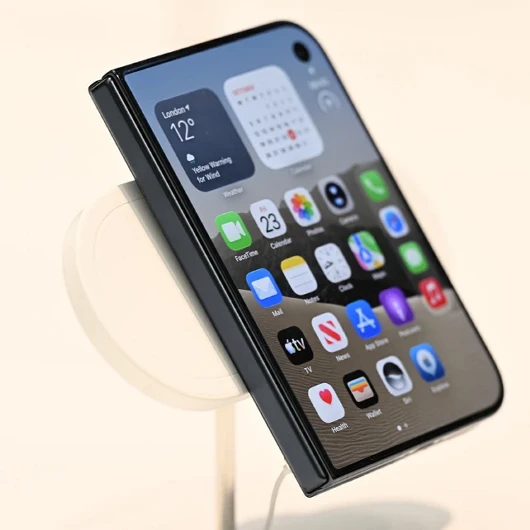 Apple'ın ilk katlanabilir telefonu iPhone Duo Türkiye'de satışa çıktı