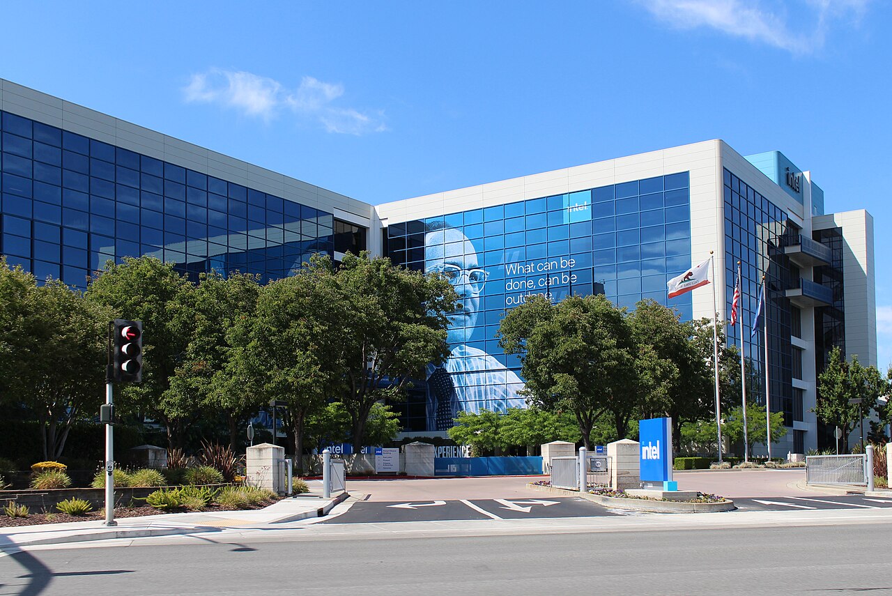 Apple ve Intel ABD'de çip üretimi için iş birliği yapacak