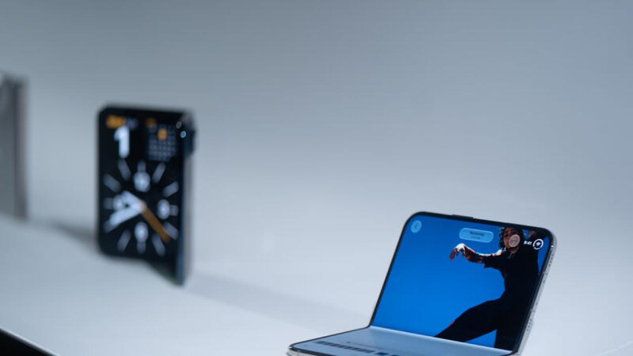 Apple'ın ilk katlanabilir telefonu iPhone Duo sınırlı stokla satışa sunuldu